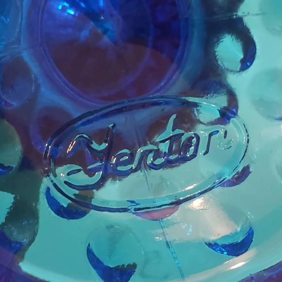 Vintage Fenton hobnail vase - Picture 4 of 4